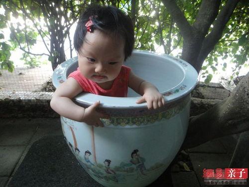 小宝贝吃瓜声音搞笑视频