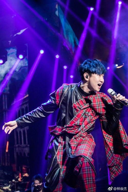 外国人演唱会吃瓜视频,观众吃瓜乐趣多，精彩瞬间一网打尽